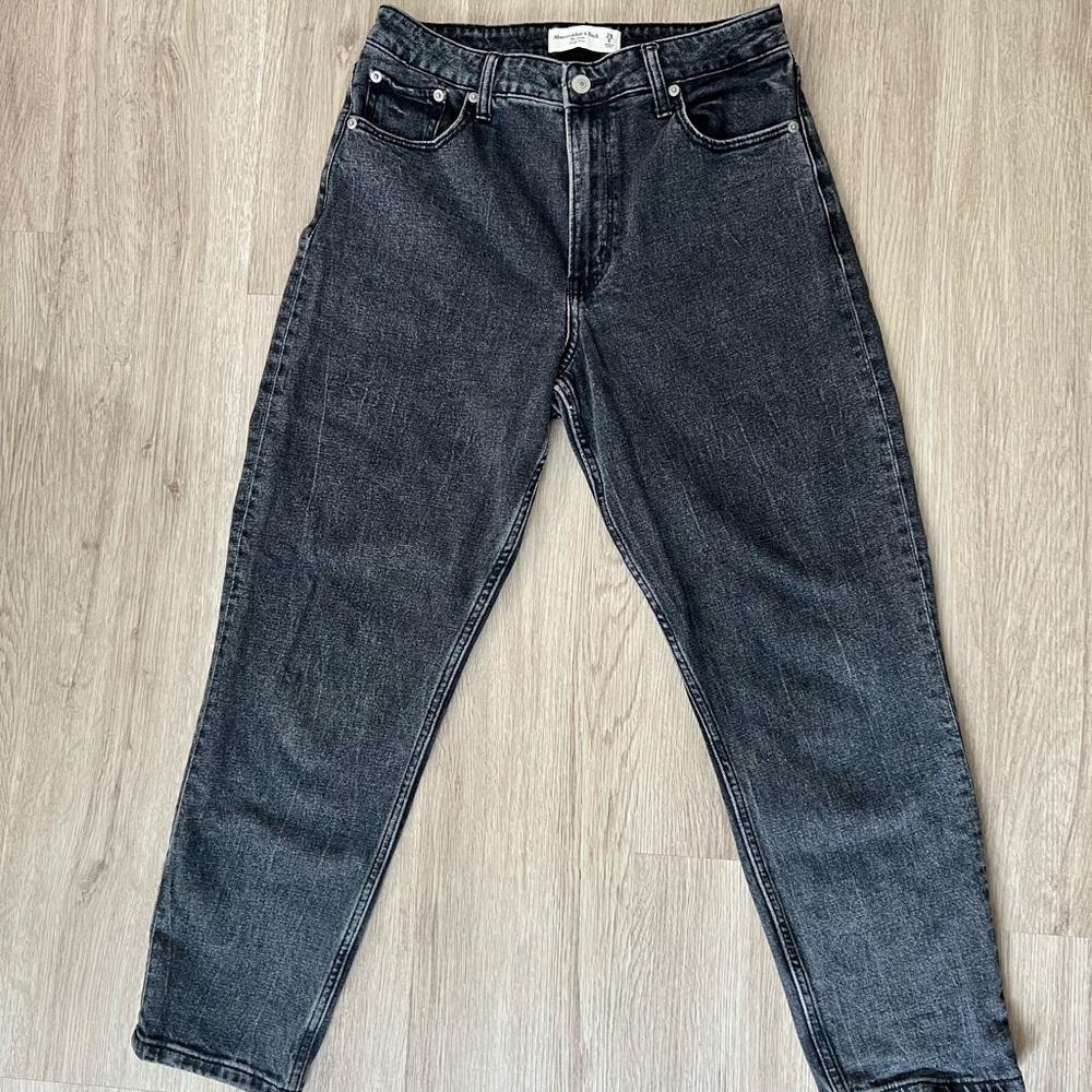 Abercrombie & Fitch The Mom High Rise Jean